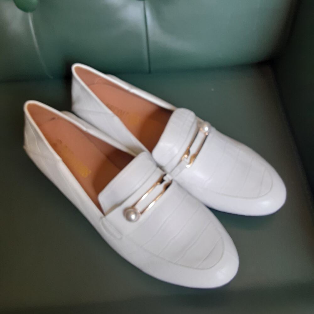 Dream Pairs Classic Loafer sz 8.5 Off White Brass/Pearl Details New COMFY
